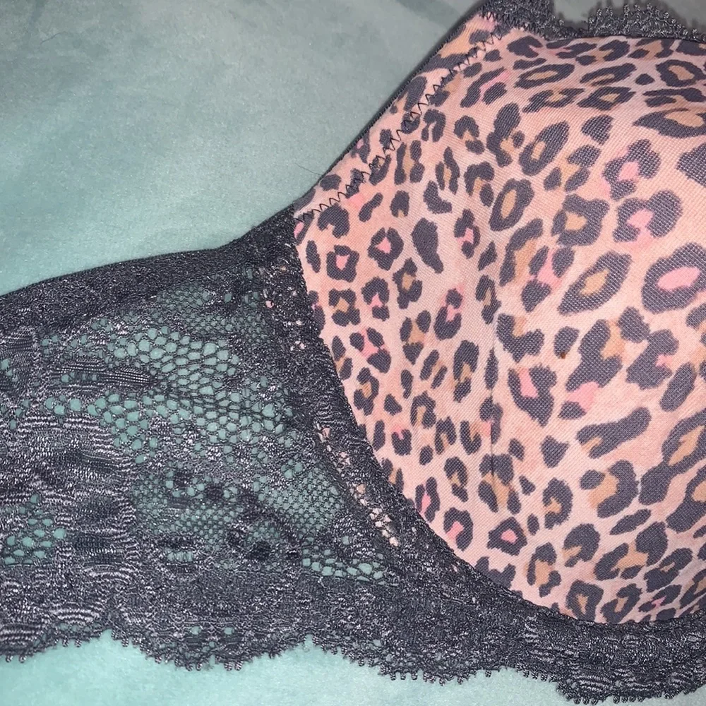 Victoria's Secret Pink Leopard Print Bra - Picture 6 of 6